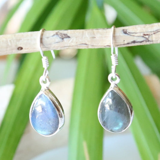 Boucles d'oreilles goutte en argent et labradorite 