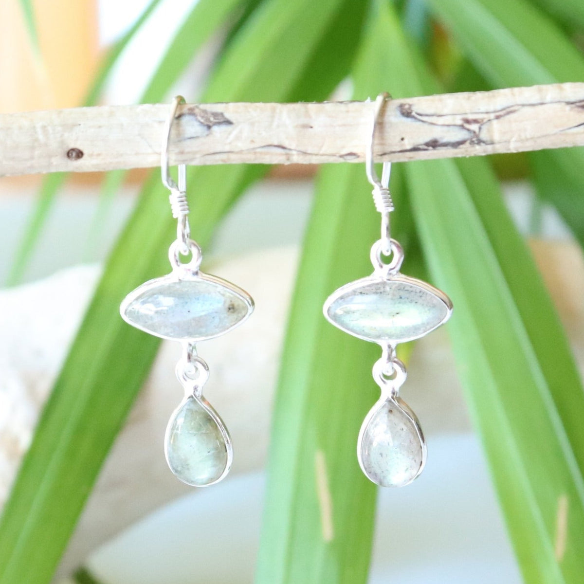Boucles d'oreilles longues en argent et labradorite - Bijoux Cailloux Bambou