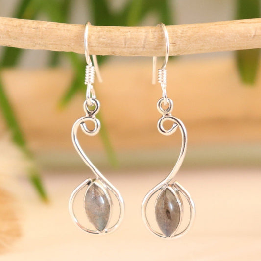 Boucles d'oreilles longues fantaisie en argent et labradorite