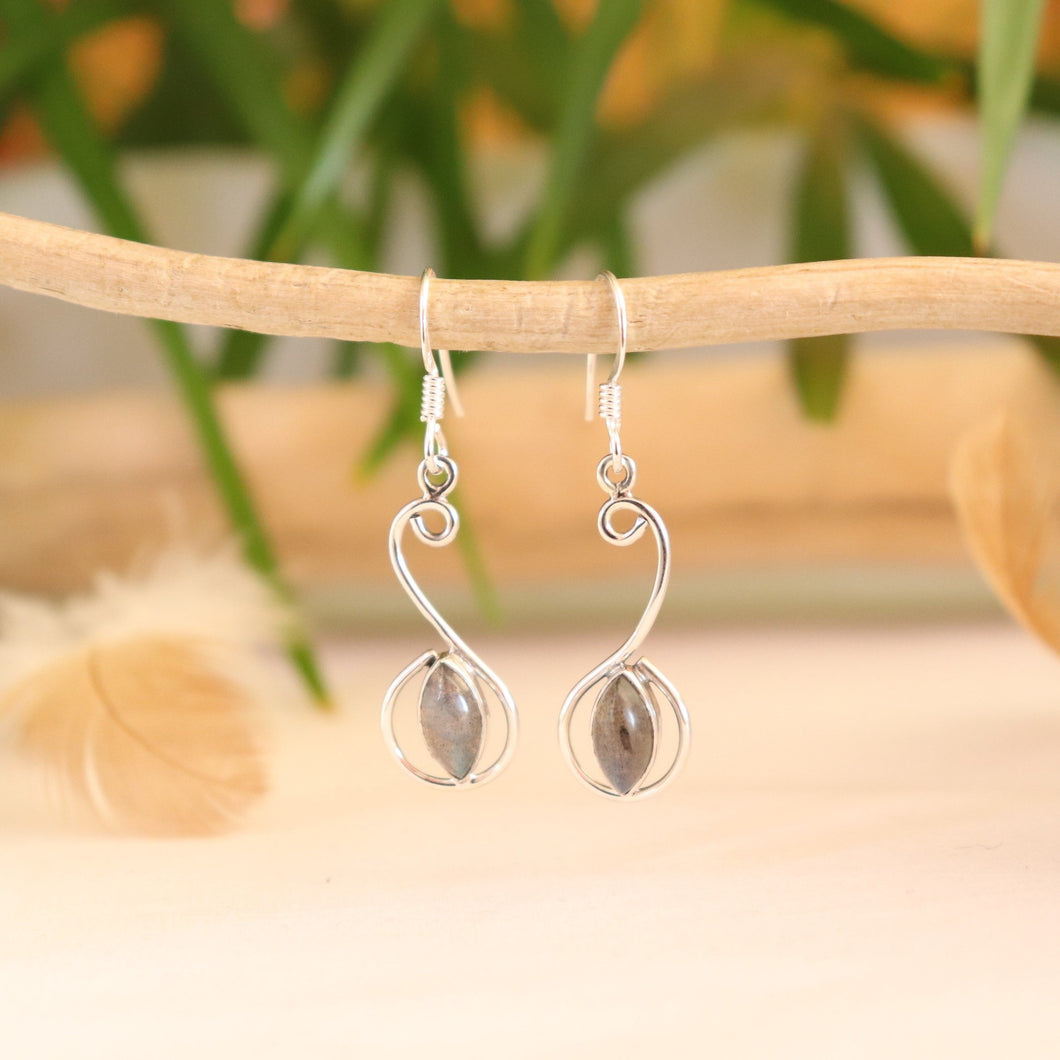 Boucles d'oreilles longues en argent et labradorite