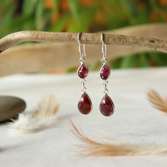 Boucles d'oreilles longues en argent et grenat - Bijoux Cailloux Bambou