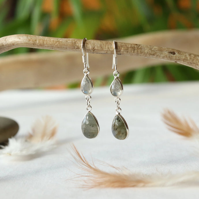 Boucles d'oreilles longues en argent et labradorite - Bijoux Cailloux Bambou