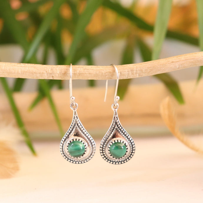 Boucles d'oreilles longues en argent et malachite