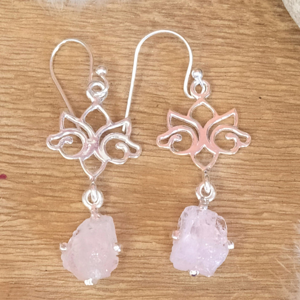 Boucles d'oreilles lotus en argent et quartz rose - Petite Rainette