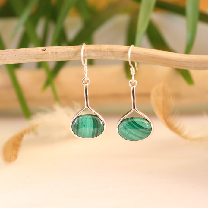 Boucles d'oreilles longues en argent et malachite