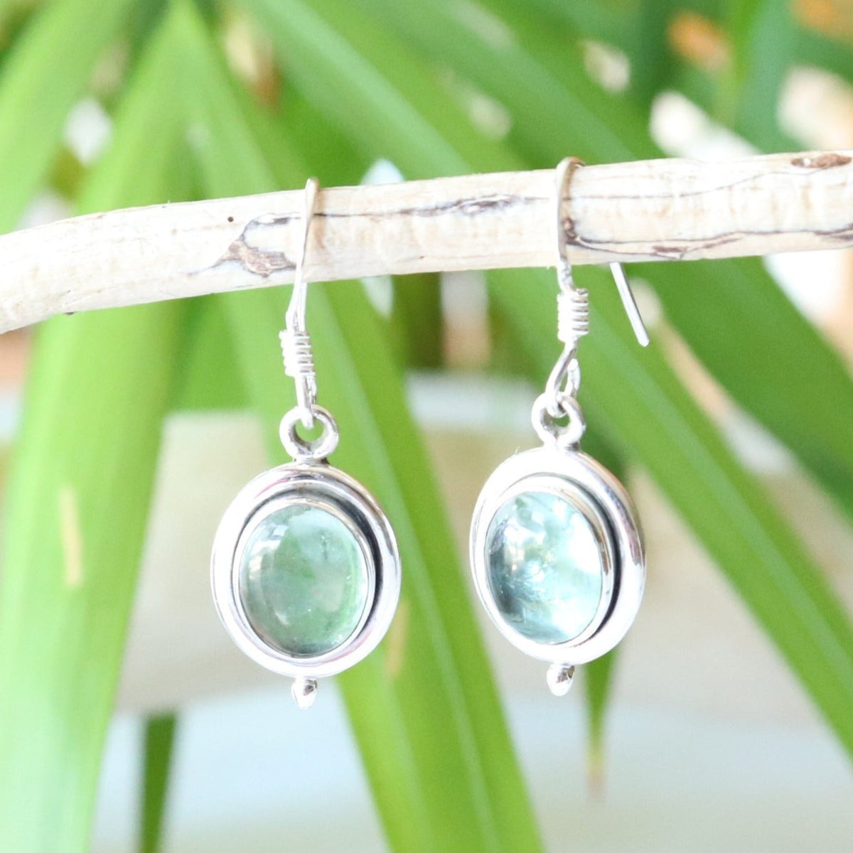 Boucles d'oreilles ovales en argent et apatite 