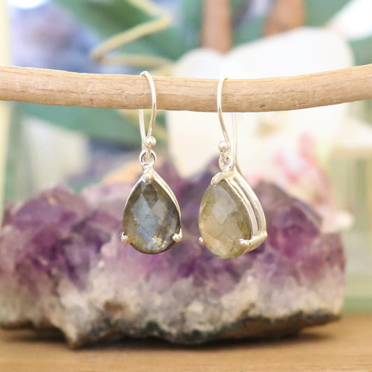 Boucles d'oreilles en argent et labradorite à facettes forme poire