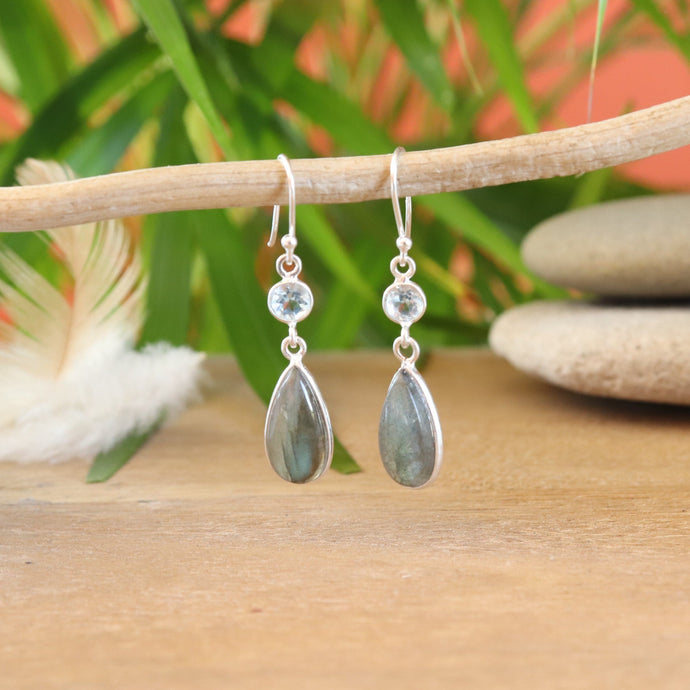 Boucles d'oreilles longues en argent labradorite et topaze