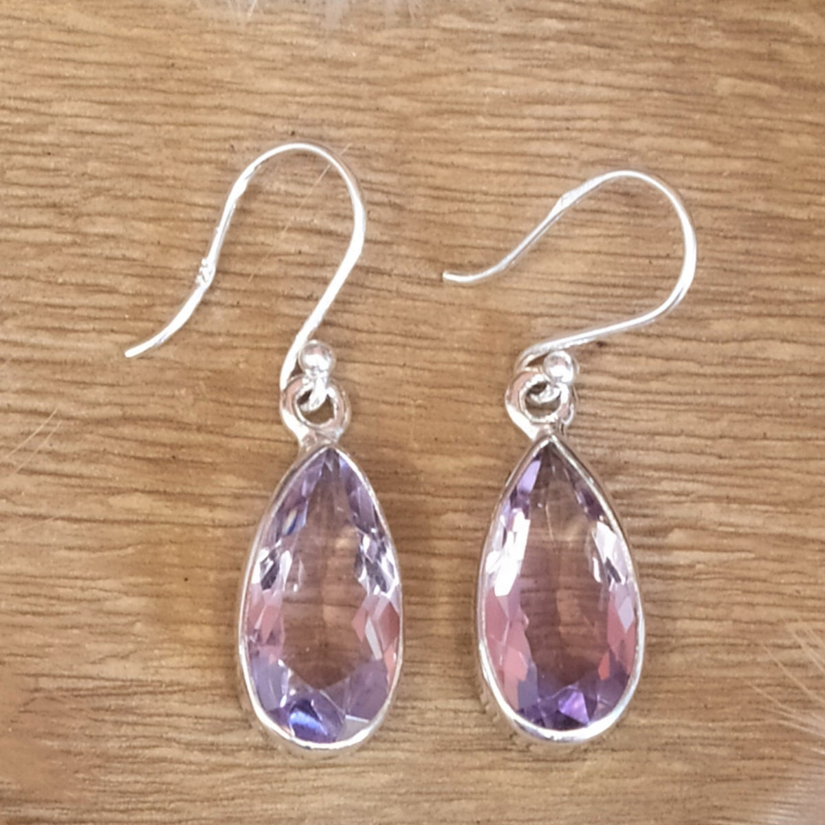 Boucles d'oreilles forme goutte en argent et améthyste