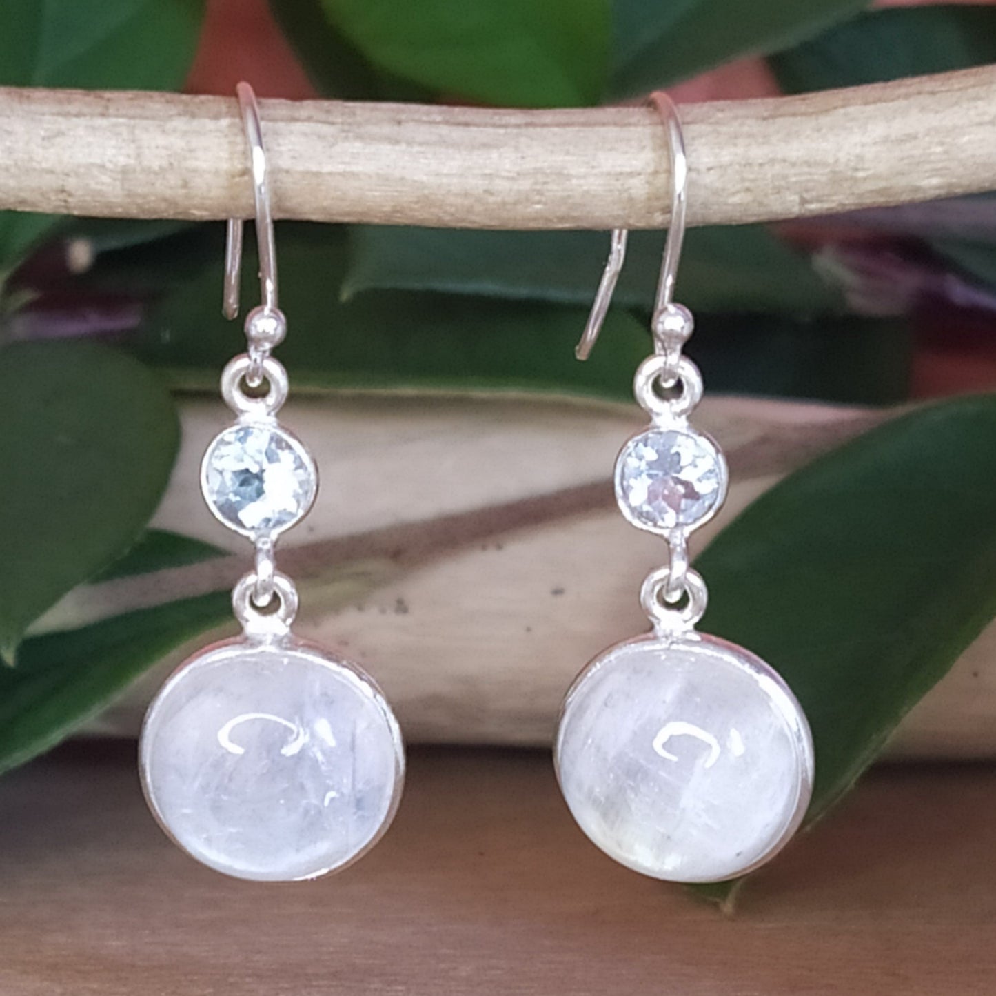 Boucles longues en argent pierre de lune et topaze bleue - Petite Rainette