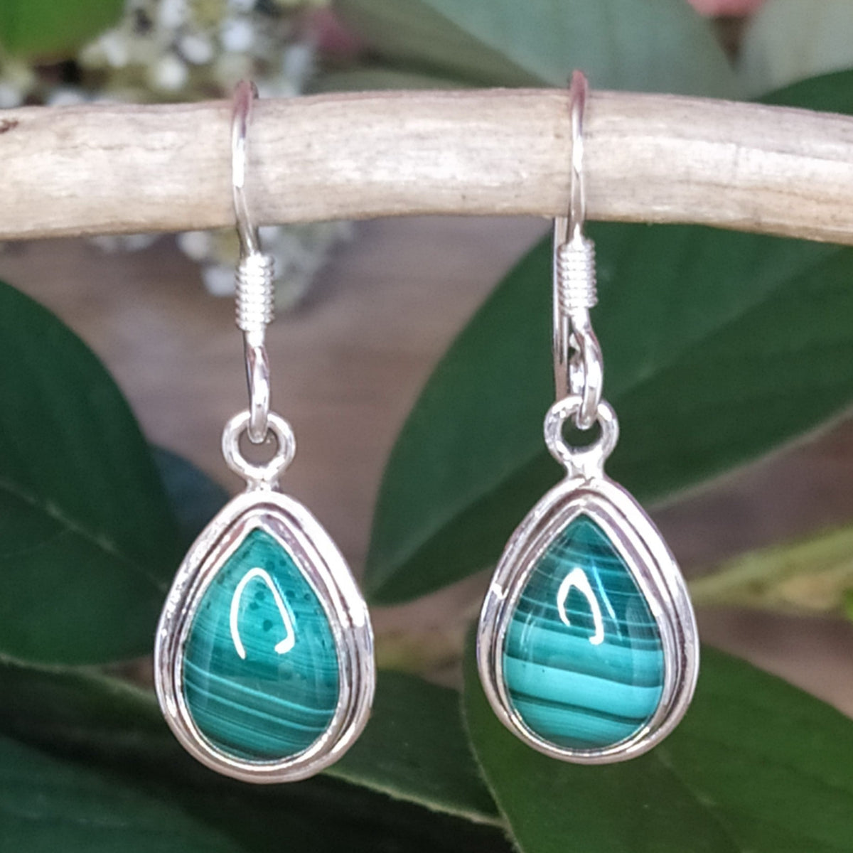 Boucles d'oreilles longues en argent et malachite - Petite Rainette