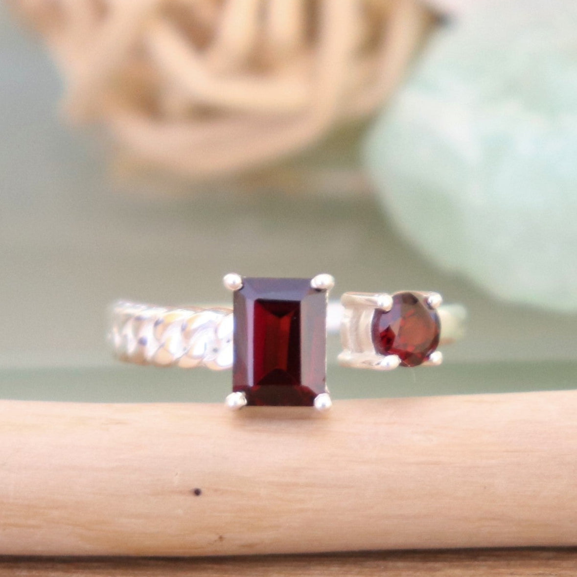 Bague réglable en argent et grenat - Petite Rainette
