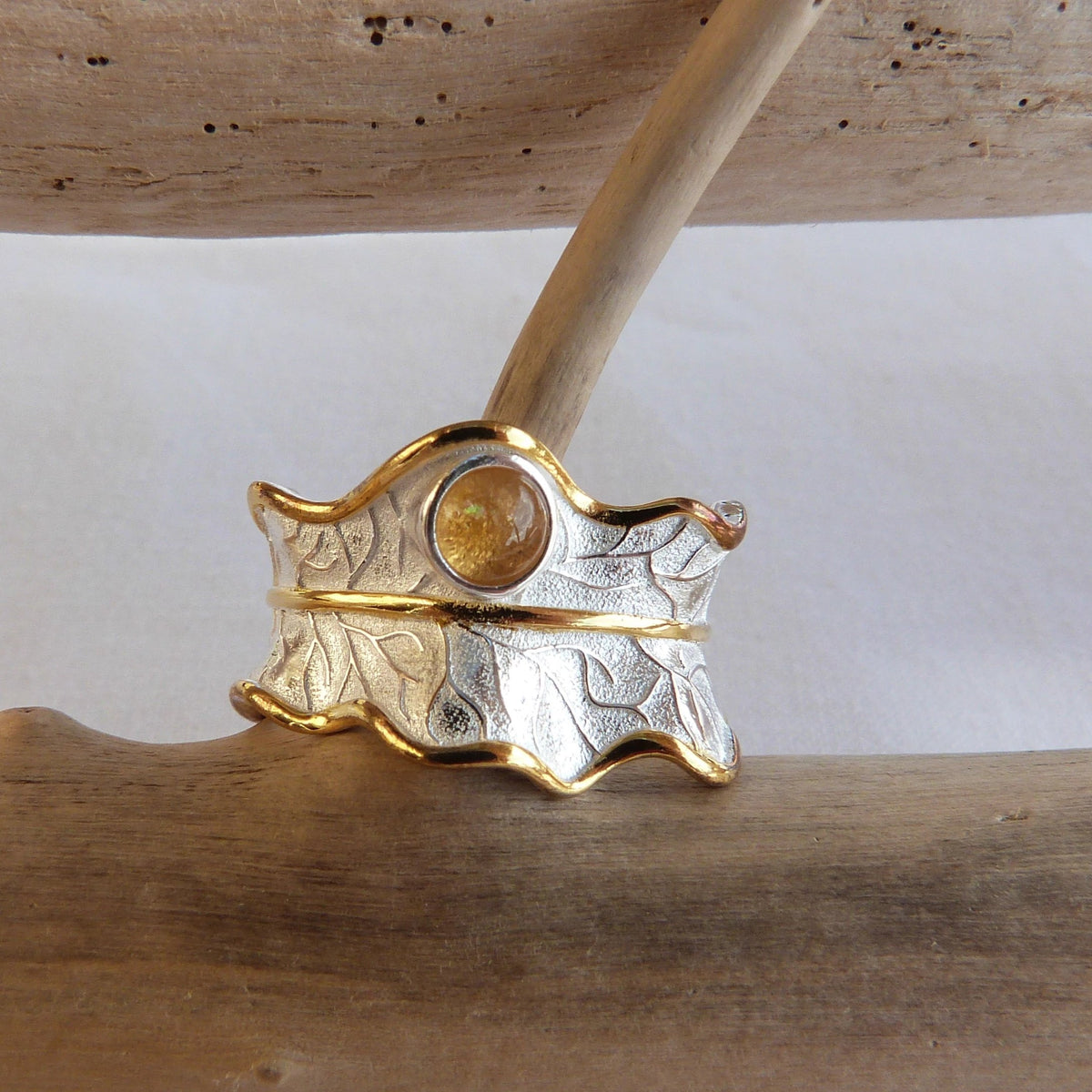 Bague réglable motif feuille  en argent et tourmaline jaune