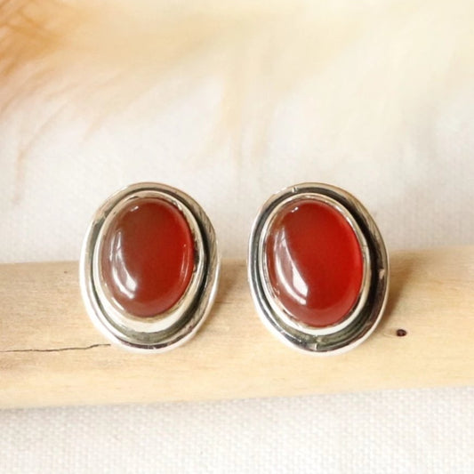 Clous d'oreilles ovales en argent et cornaline - Petite Rainette