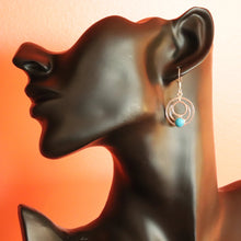 Charger l&#39;image dans la galerie, Boucles d&#39;oreilles rondes en argent et turquoise - Bijoux Cailloux Bambou