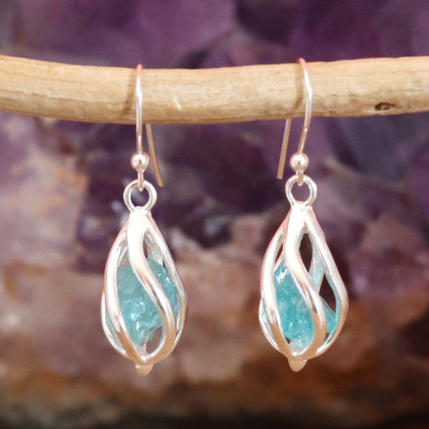 Boucles d'oreilles en argent et apatite brute