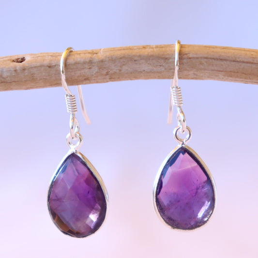 Boucles d'oreilles longues en argent et améthyste facettée - Petite Rainette