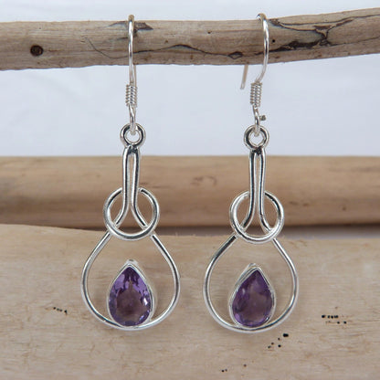 Boucles d'oreilles longues en argent et améthyste taillée en forme de poire