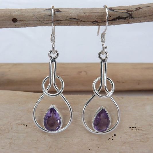 Boucles d'oreilles longues en argent et améthyste taillée en forme de poire