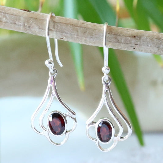 Boucles d'oreilles fleur longues en argent et grenat - Petite Rainette