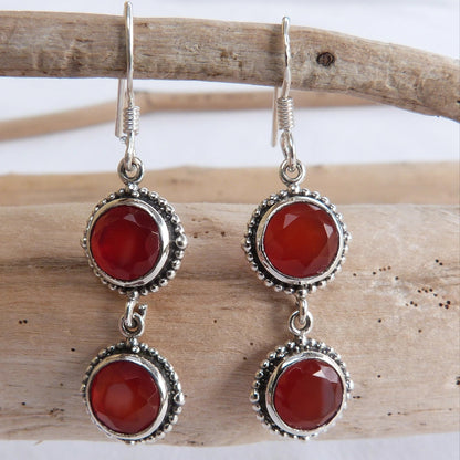Boucles d'oreilles longues en argent et cornaline à facettes - Petite Rainette