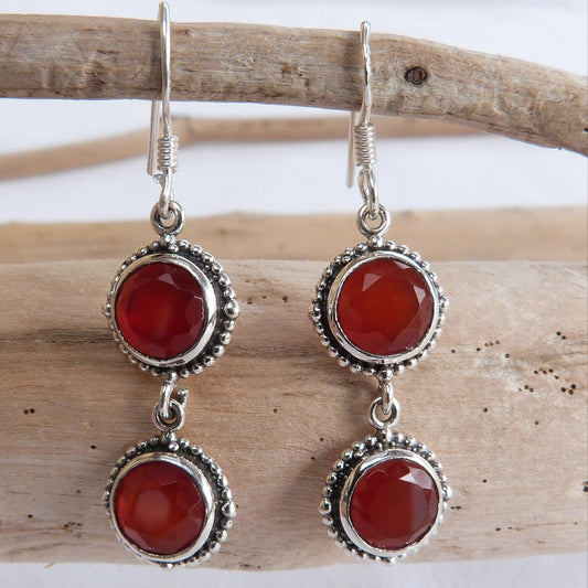 Boucles d'oreilles longues en argent et cornaline à facettes - Petite Rainette