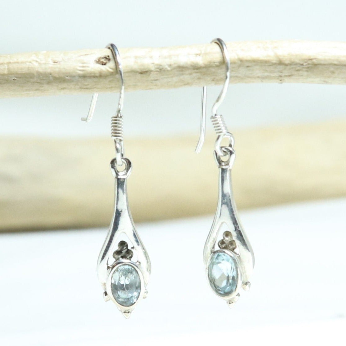 Boucles longues en argent et topaze bleue - Petite Rainette