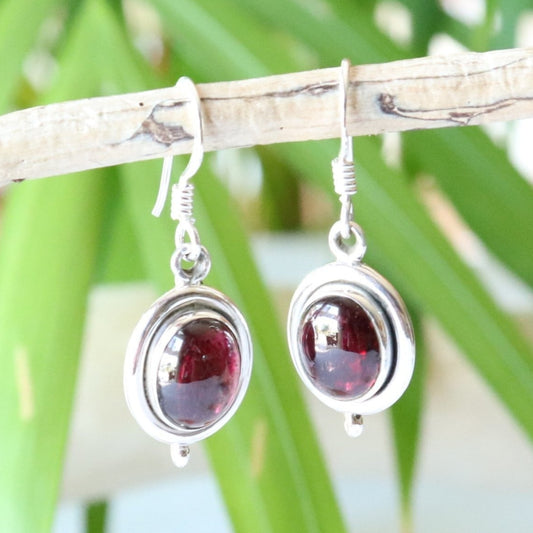 Boucles d'oreilles ovales en argent et grenat - Petite Rainette