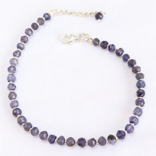 Bracelet en argent et perles de iolite à facettes