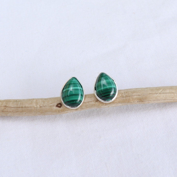 Clous d'oreilles forme poire en argent et malachite