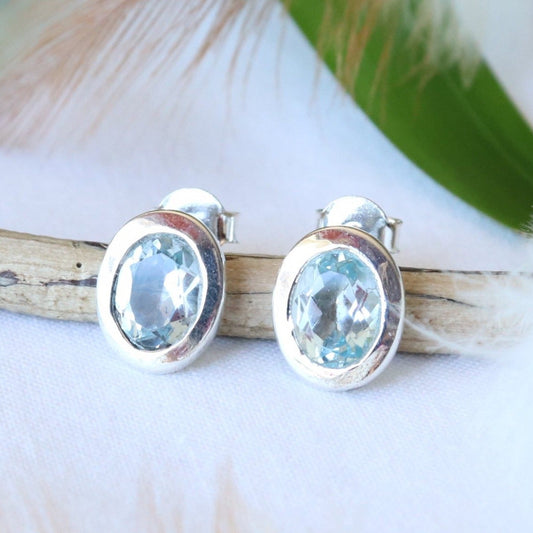 Clous d'oreilles ovales en argent et topaze bleue -Petite Rainette
