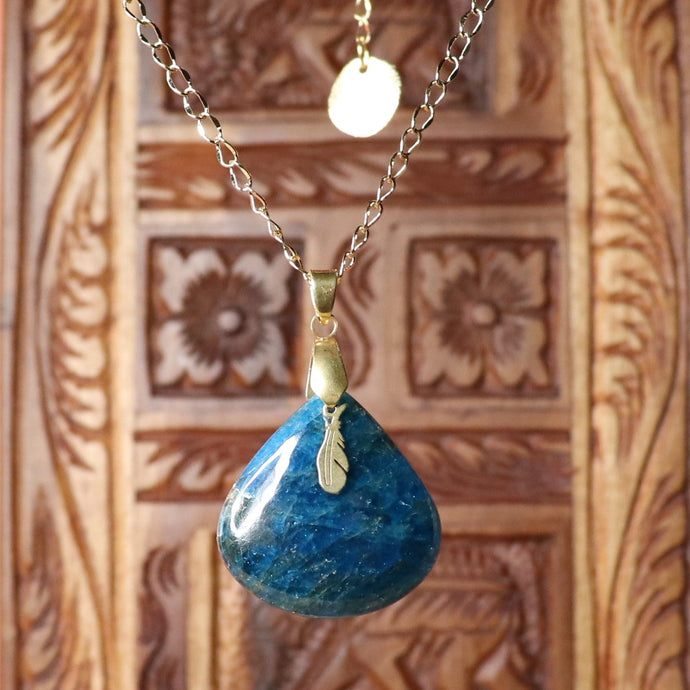 Collier en acier et apatite - Petite Rainette