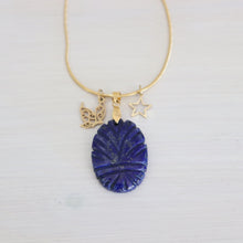 Charger l&#39;image dans la galerie, Collier en acier et lapis-lazuli ciselé