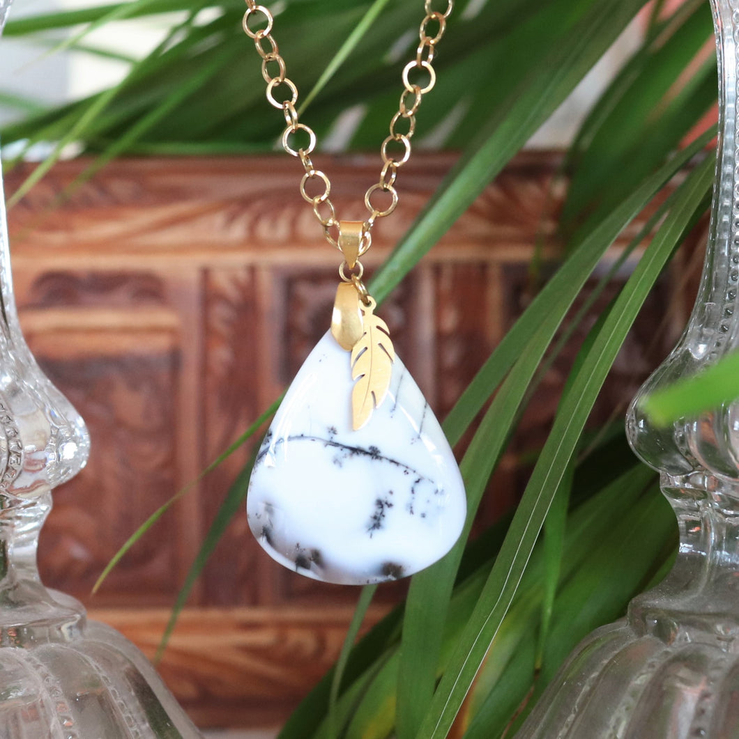 Collier plume en opale dendrite - Petite Rainette