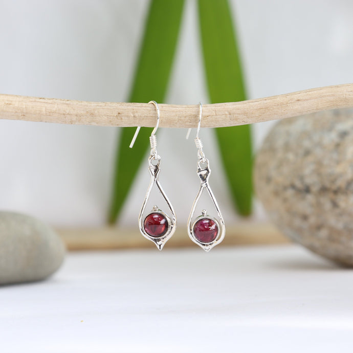 Boucles d'oreilles longues en argent et grenat