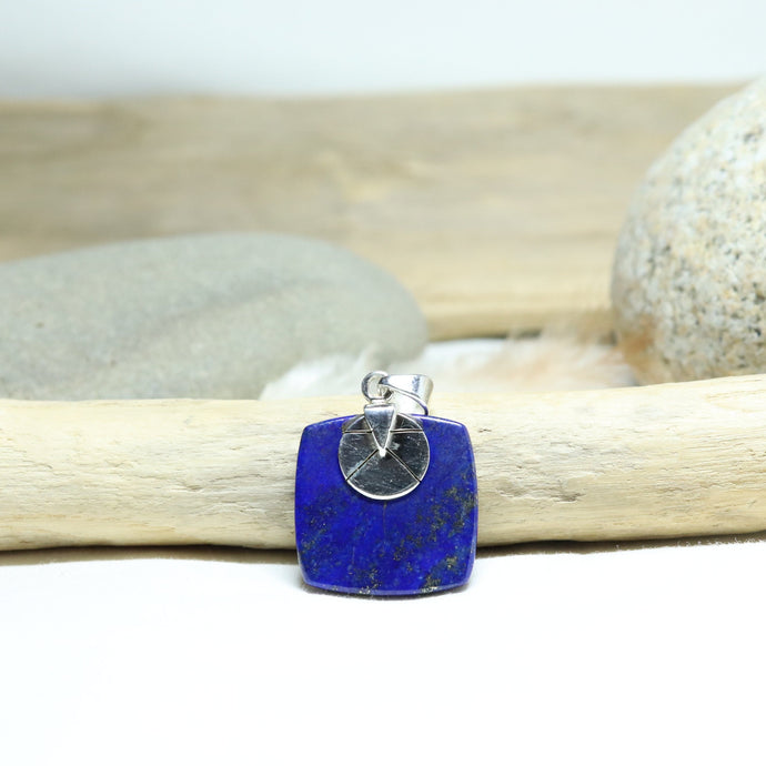 Pendentif carré en argent et lapis-lazuli