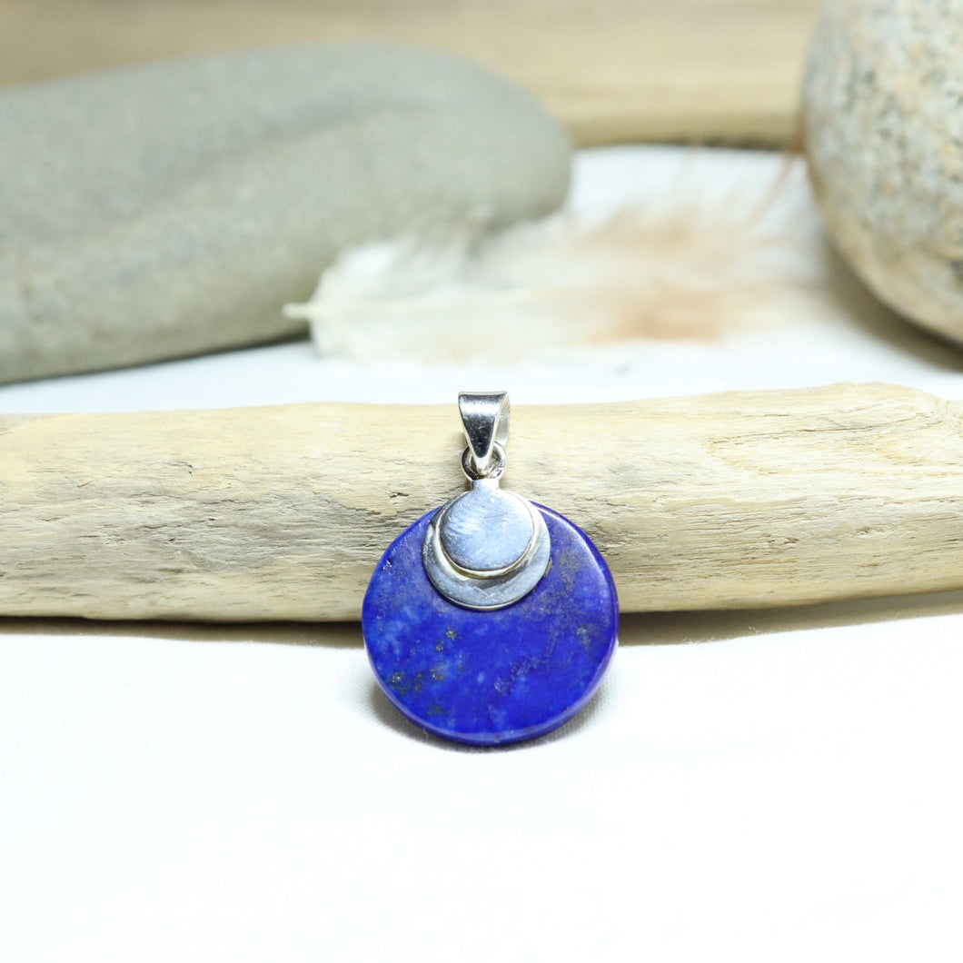 Pendentif en argent et lapis-lazuli