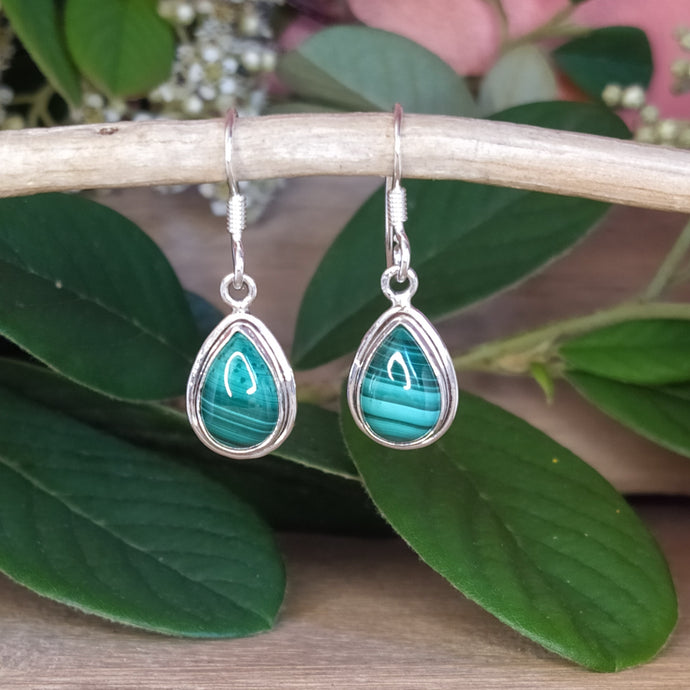 Boucles d'oreilles longues en argent et malachite - Bijoux Cailloux Bambou