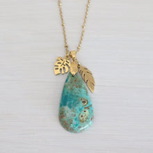 Charger l&#39;image dans la galerie, Collier en acier doré et chrysocolle - Petite Rainette