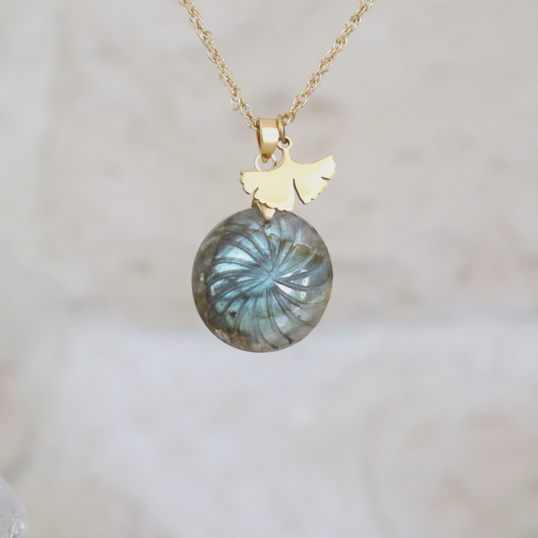 Collier gingko en acier doré et labradorite - Petite Rainette