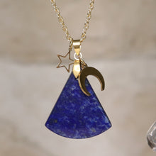 Charger l&#39;image dans la galerie, Collier en lapis lazuli et acier doré - Petite Rainette