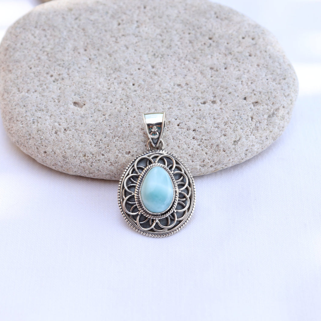 Pendentif médaillon en argent et larimar - Bijoux Cailloux Bambou