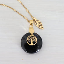 Charger l&#39;image dans la galerie, Collier en acier doré et onyx noir - Petite Rainette