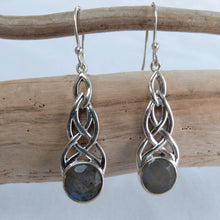 Charger l&#39;image dans la galerie, Boucles d&#39;oreilles style celtique en argent et labradorite naturelle - Bijoux Cailloux Bambou