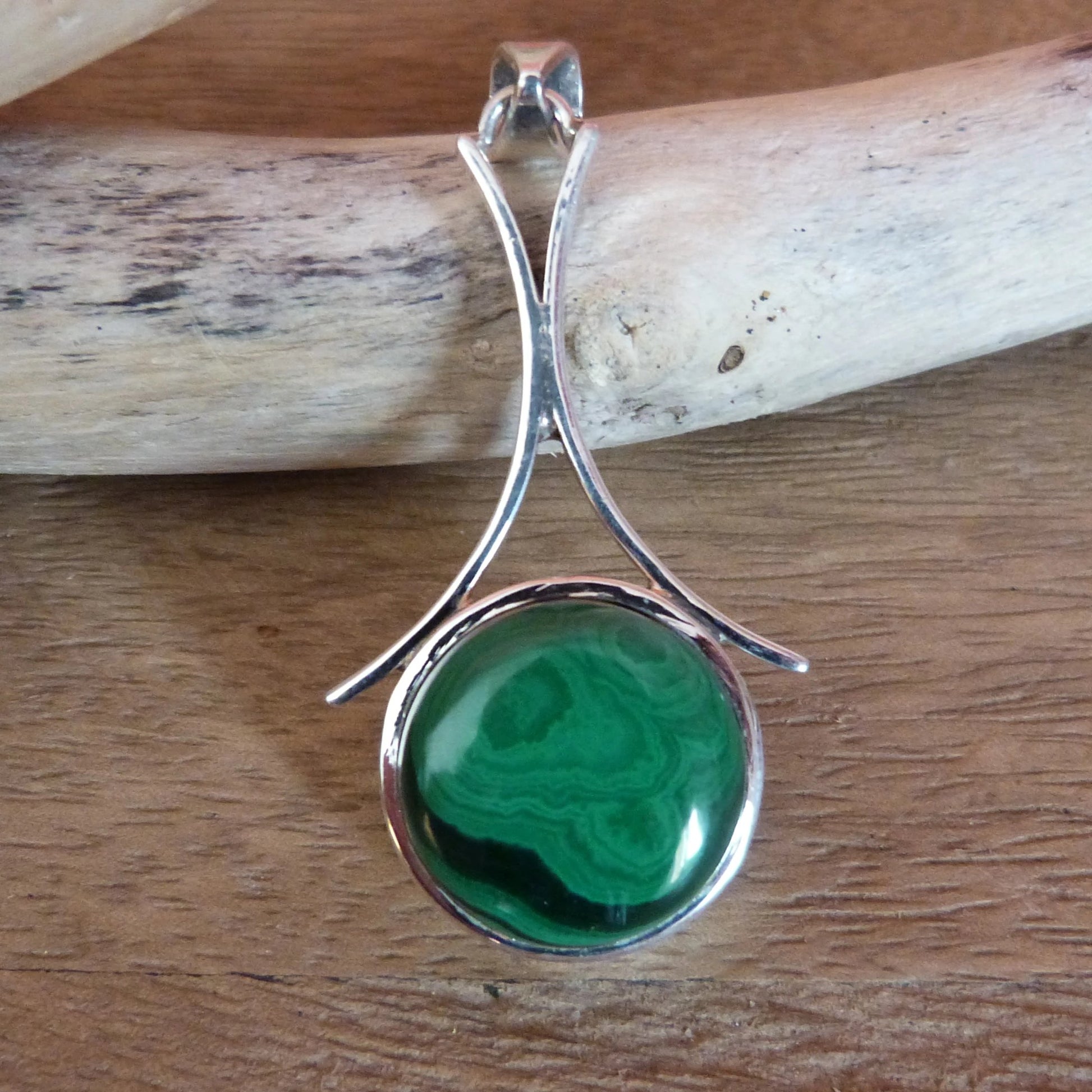 Pendentif long en argent et malachite de forme ronde