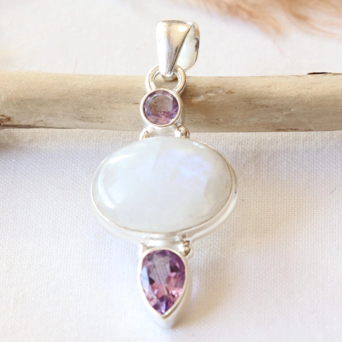 Pendentif en pierre de lune arc en ciel et améthyste - Petite Rainette