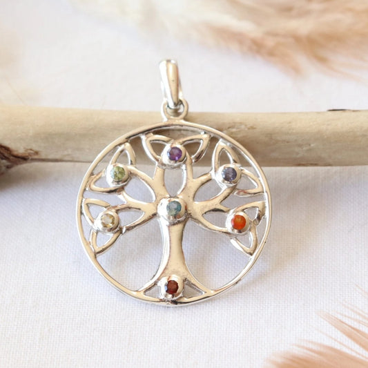 Pendentif chakras arbre de vie en argent et améthyste iolite topaze bleue péridot citrine cornaline et grenat