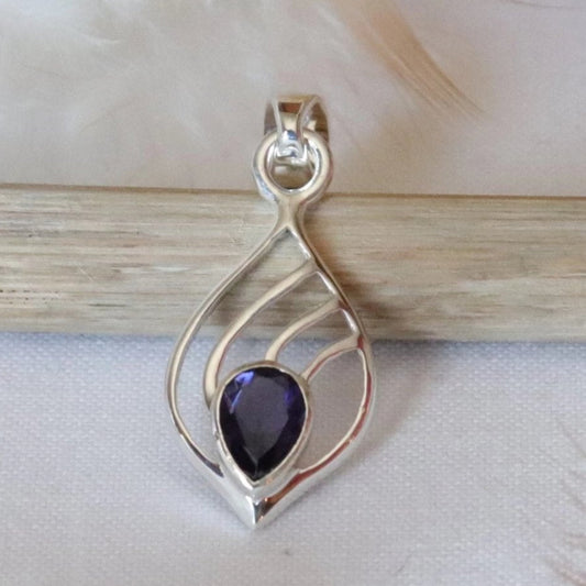 Pendentif en argent et iolite à facettes en forme de poire