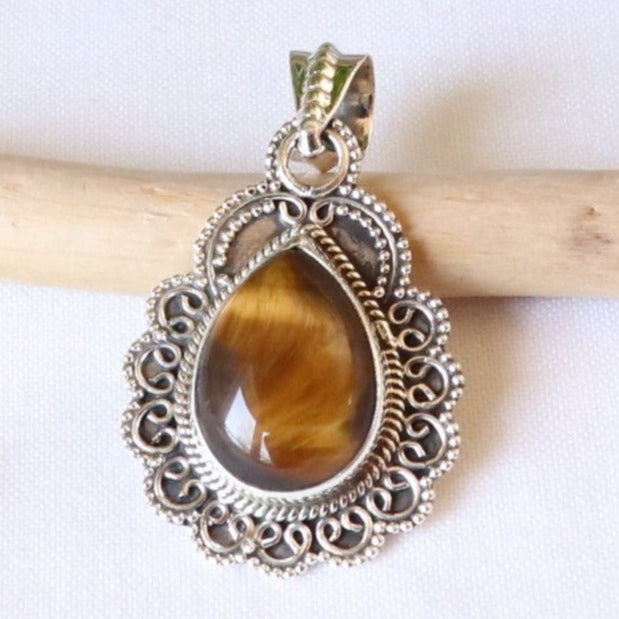 Pendentif en argent travaillé et oeil de tigre en forme de poire - Petite Rainette