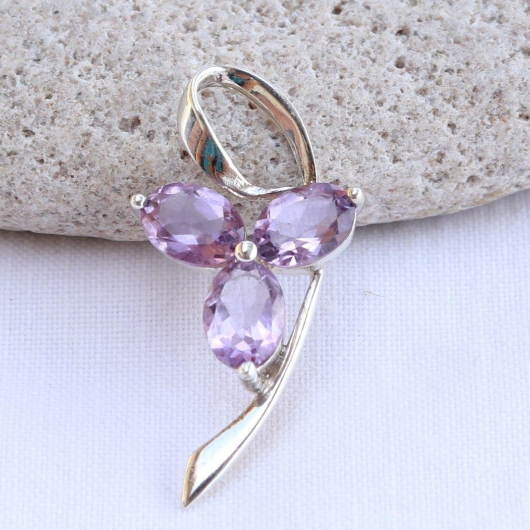 Pendentif fleur en argent et améthyste 